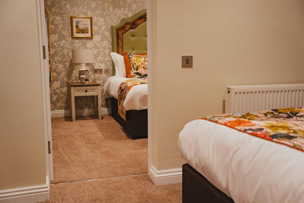 The Golden Fleece Hotel, Thirsk, North Yorkshire ภายนอก รูปภาพ