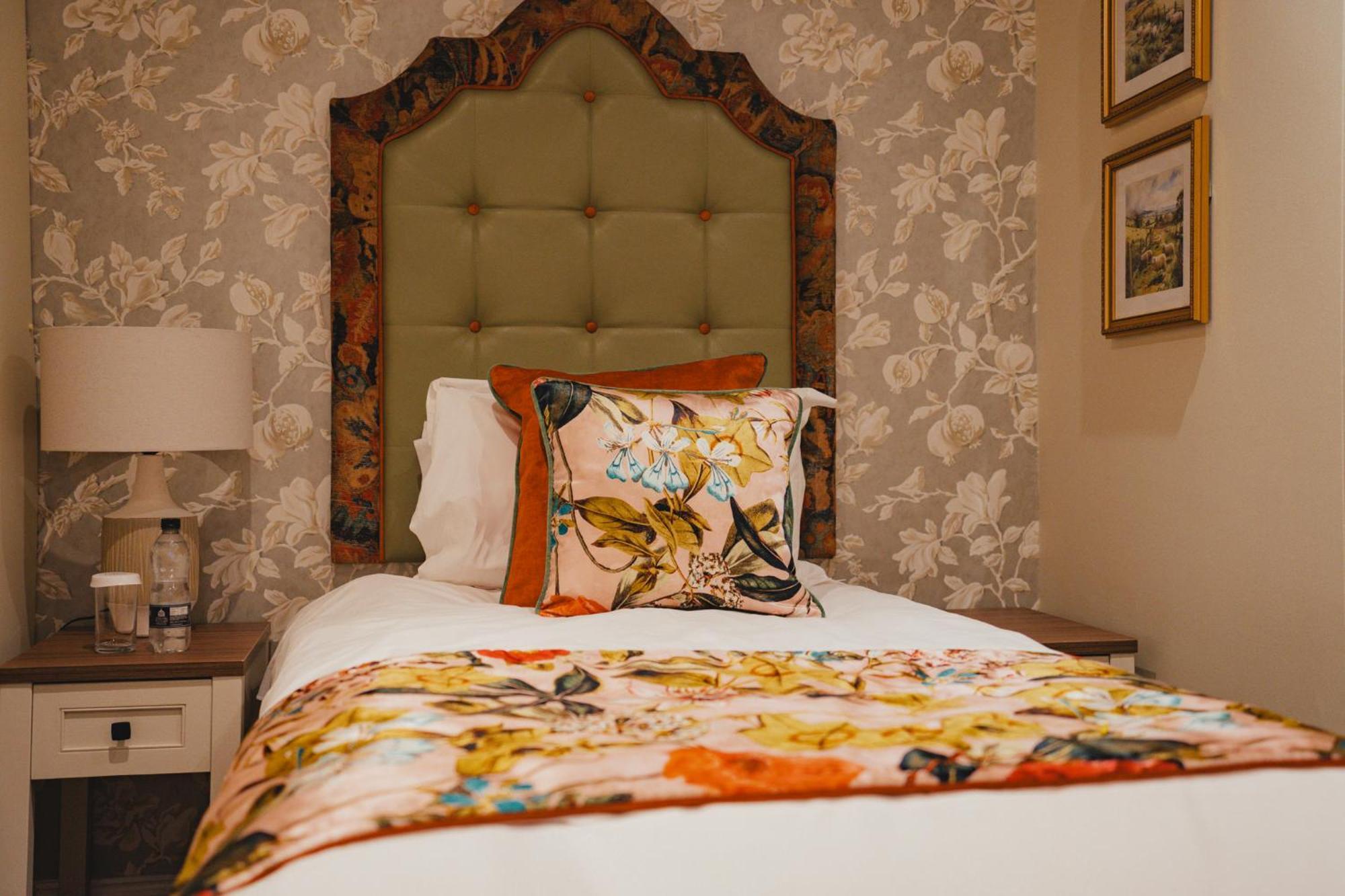 The Golden Fleece Hotel, Thirsk, North Yorkshire ภายนอก รูปภาพ