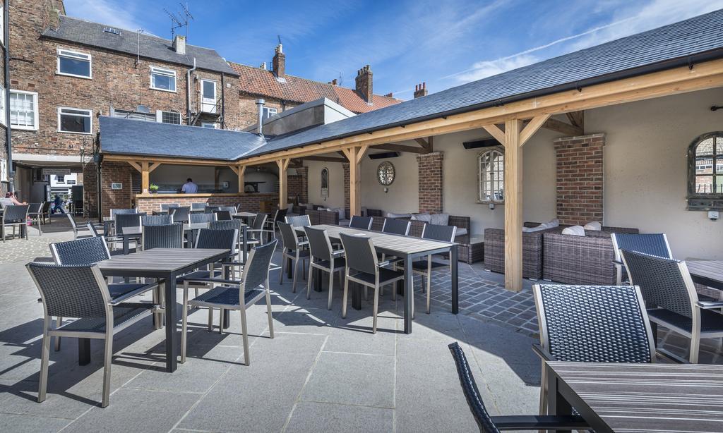 The Golden Fleece Hotel, Thirsk, North Yorkshire ภายนอก รูปภาพ