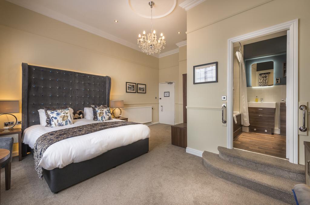The Golden Fleece Hotel, Thirsk, North Yorkshire ภายนอก รูปภาพ