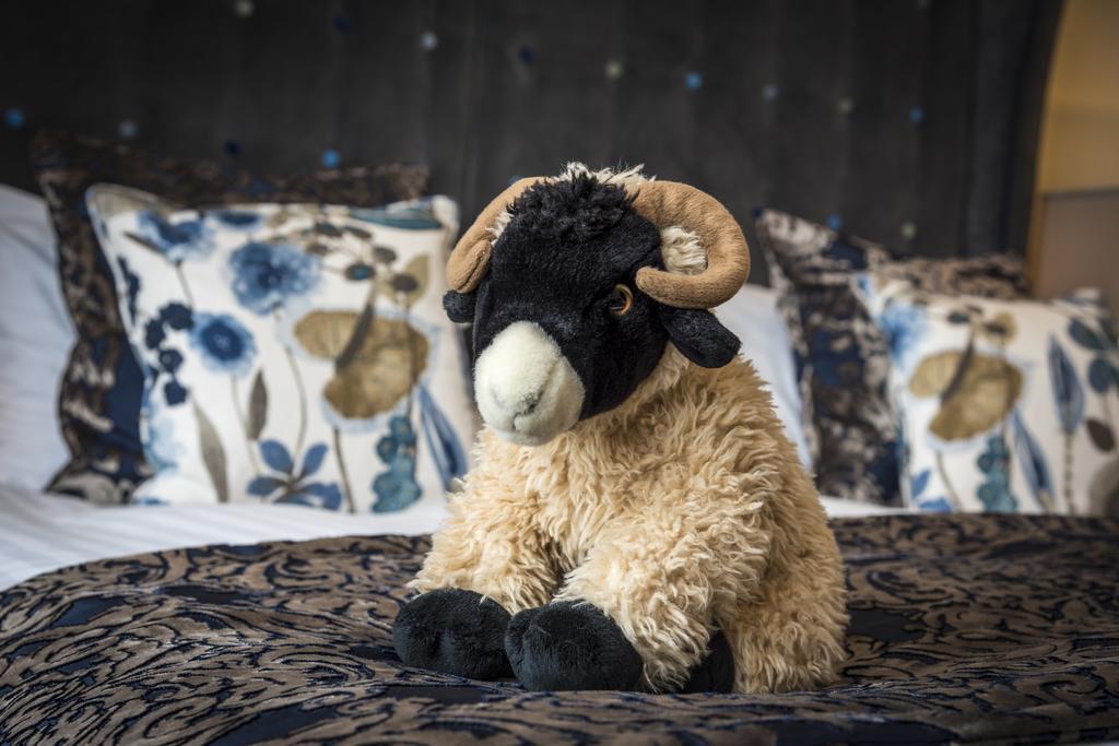 The Golden Fleece Hotel, Thirsk, North Yorkshire ภายนอก รูปภาพ