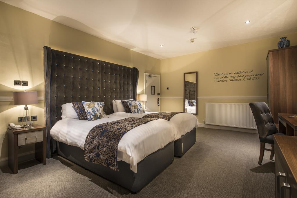 The Golden Fleece Hotel, Thirsk, North Yorkshire ภายนอก รูปภาพ