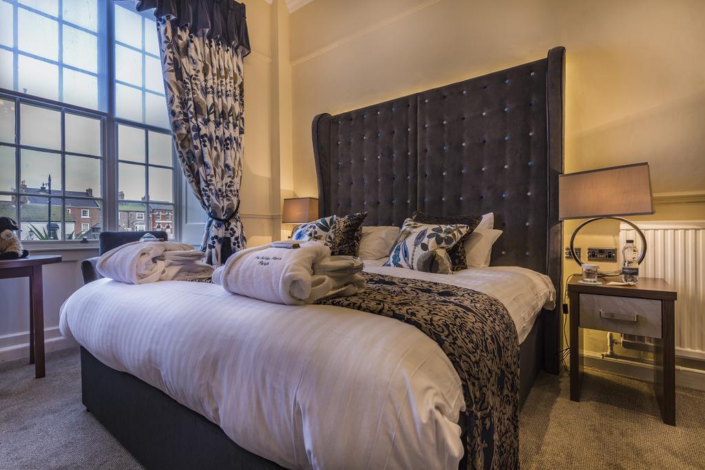 The Golden Fleece Hotel, Thirsk, North Yorkshire ภายนอก รูปภาพ
