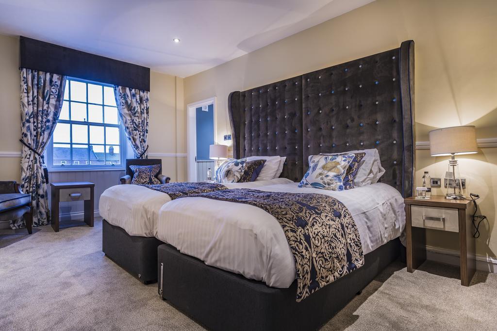 The Golden Fleece Hotel, Thirsk, North Yorkshire ภายนอก รูปภาพ