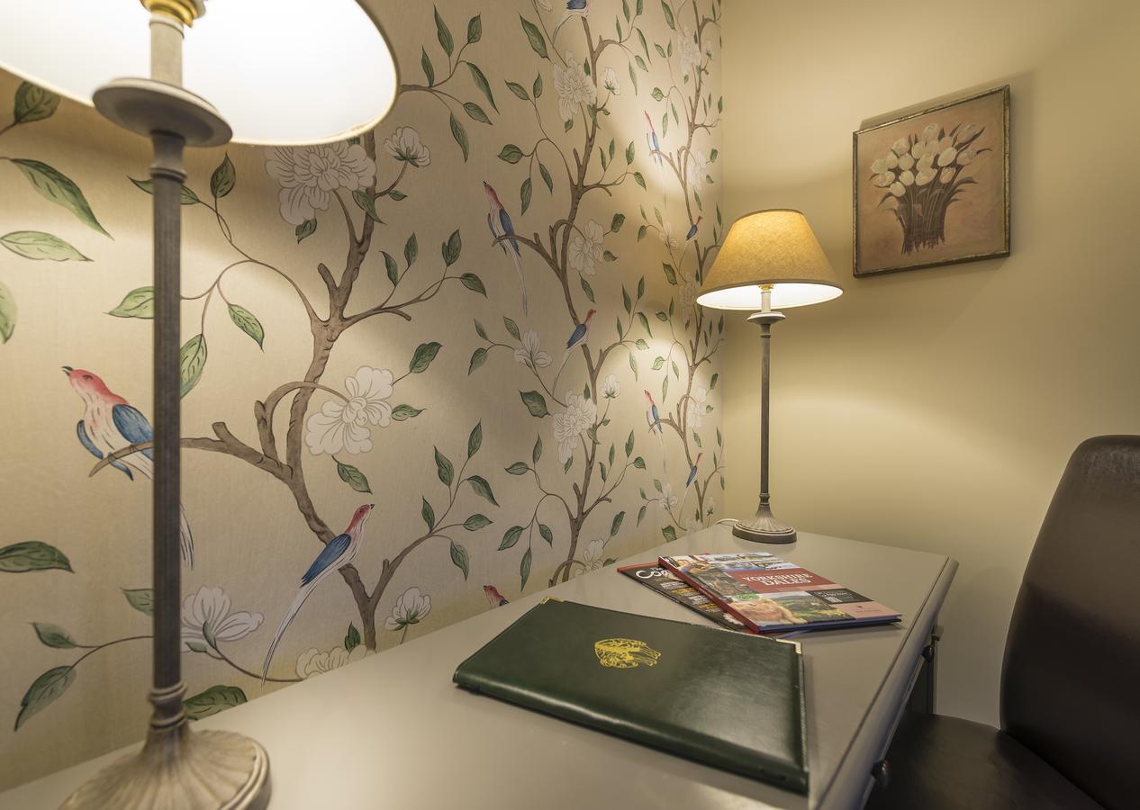 The Golden Fleece Hotel, Thirsk, North Yorkshire ภายนอก รูปภาพ